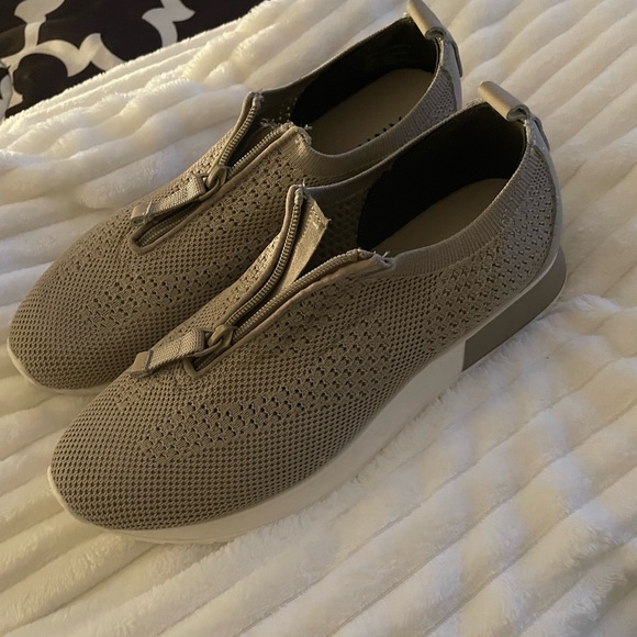 Anne Klein wore once size 8M/ Zip detail - Picture 2 of 2